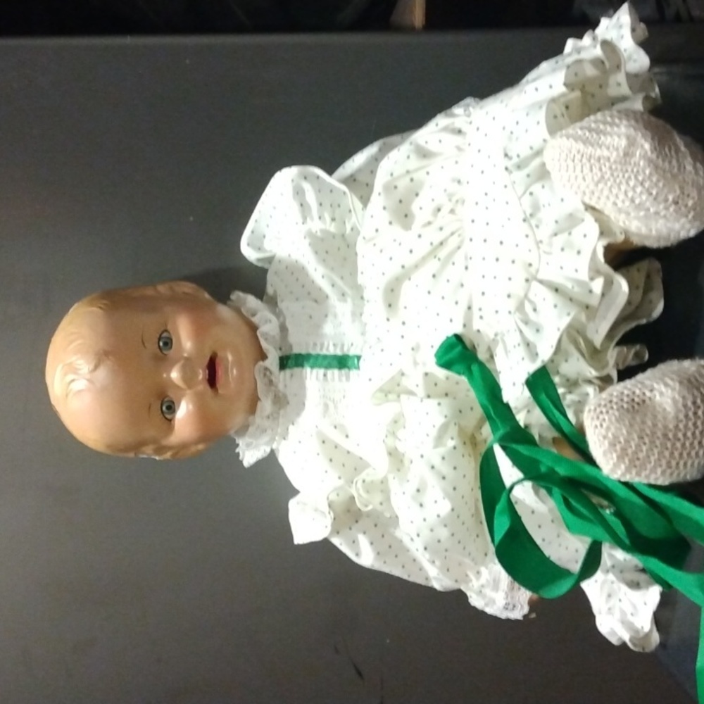 Antique 22-in, composition baby doll, clothbody, openmouth,teeth, open& closeeye